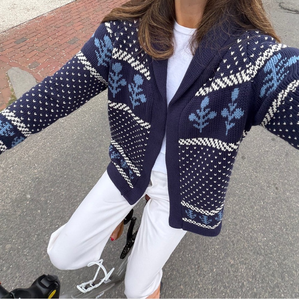 MAREA SHAWL CARDIGAN IN INTARSIA FLOWER – NAVY sold out
